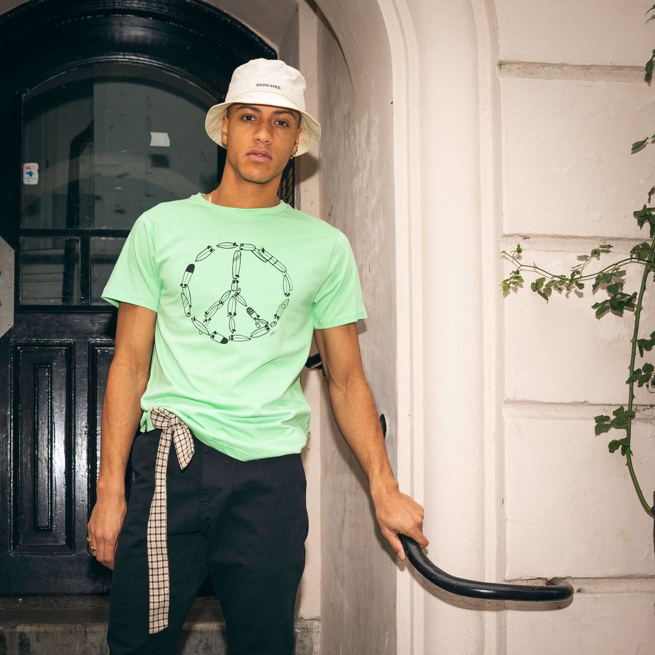 T-shirt collaborazione con @jonas_draws 100% Cotone Biologico GOTS - Peace - Caminaròli Ethical Fashion