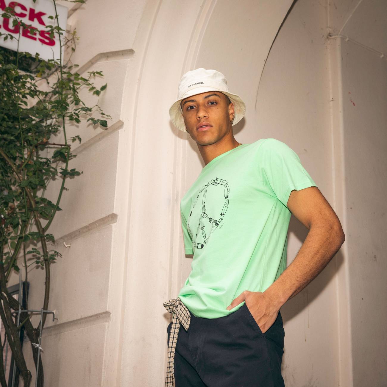 T-shirt collaborazione con @jonas_draws 100% Cotone Biologico GOTS - Peace - Caminaròli Ethical Fashion